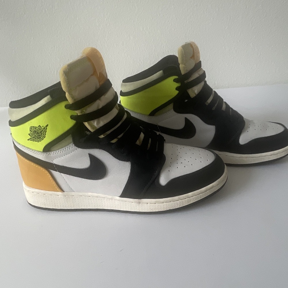 Nike Air Jordan 1 High Top Colorblock Lace-Up Basketball Sneaker 575441-118